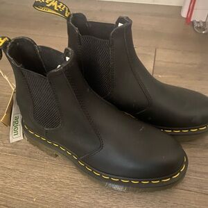 Dr. Martens 2976 Quad Chelsea Boot